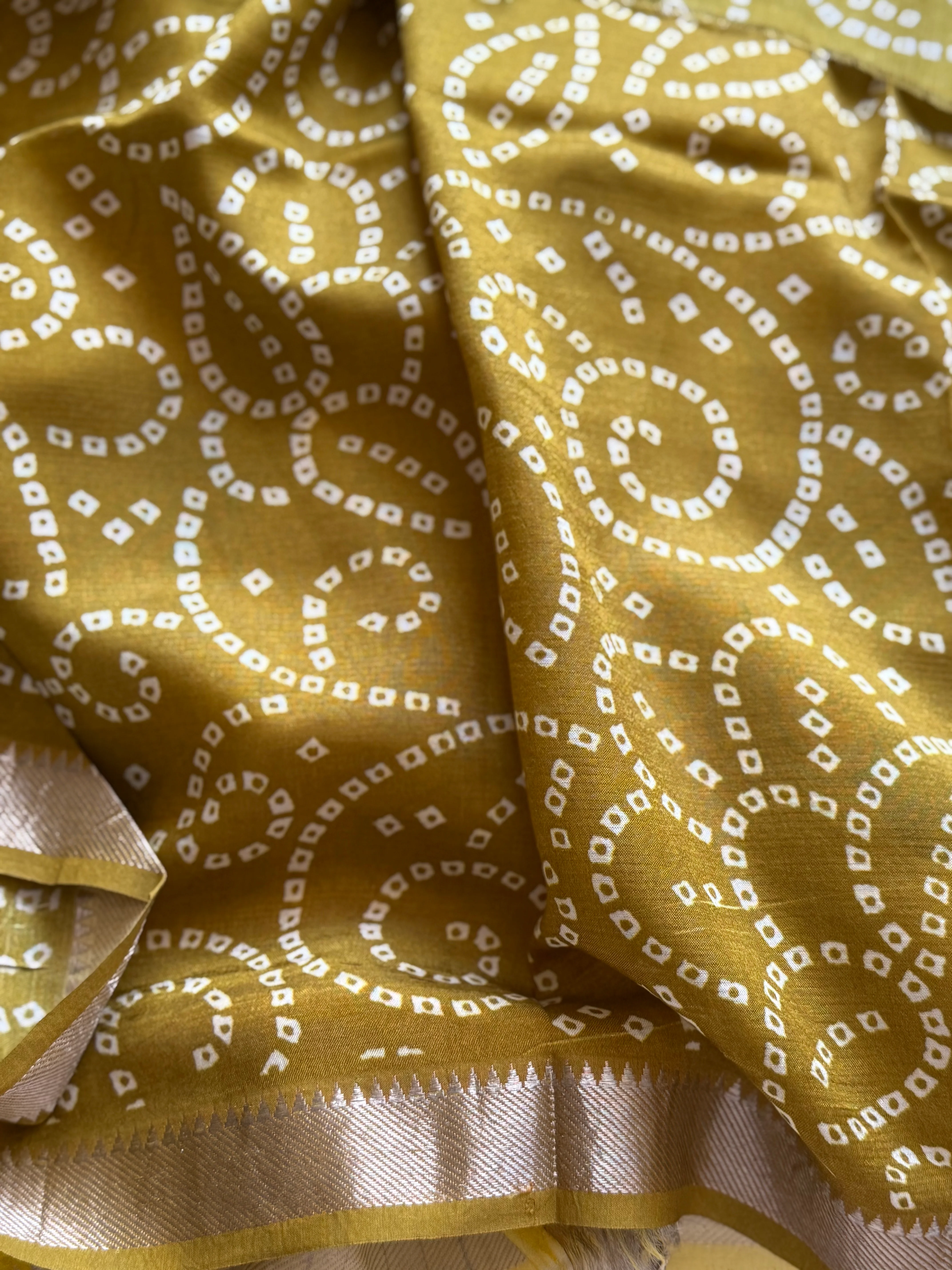 Mangalgiri Digital Printed Saree with Floral Print & Silver Zari Border - Image 3