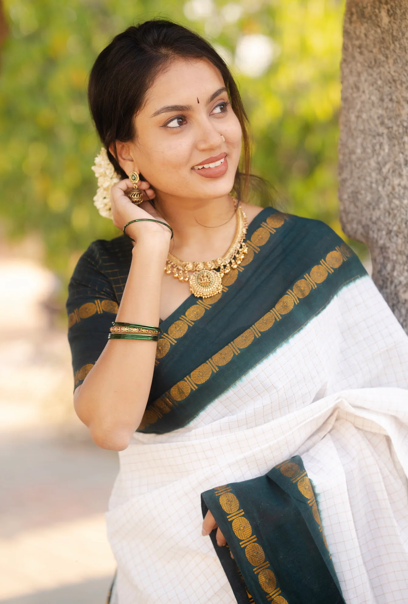 Devaki Sungudi Cotton Saree – Handcrafted Madurai Sungudi Saree in Soft Cotton - Image 2