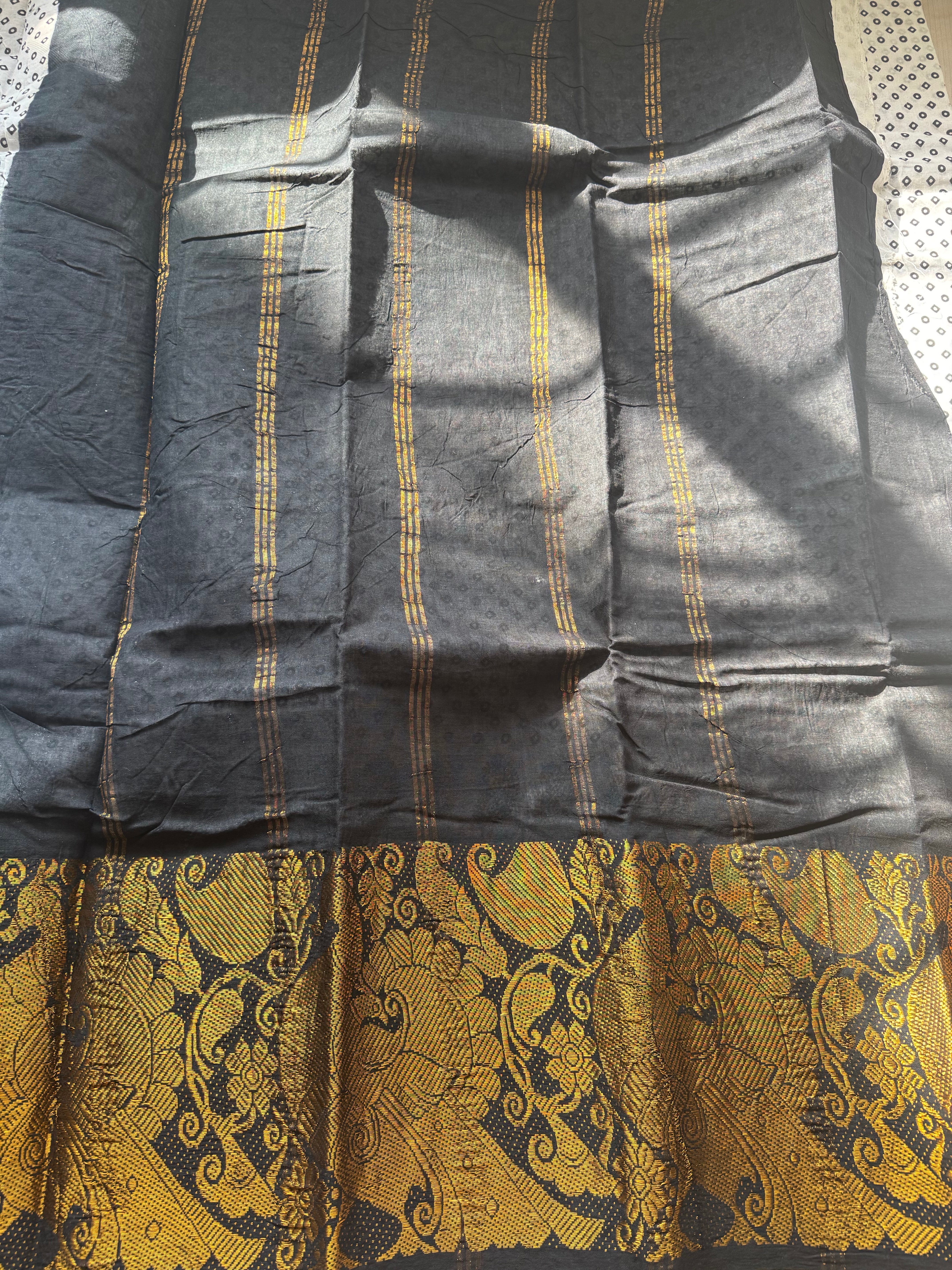 Devaki - Sungudi Cotton Saree – Handcrafted Madurai Sungudi Saree in Soft Cotton - Image 4