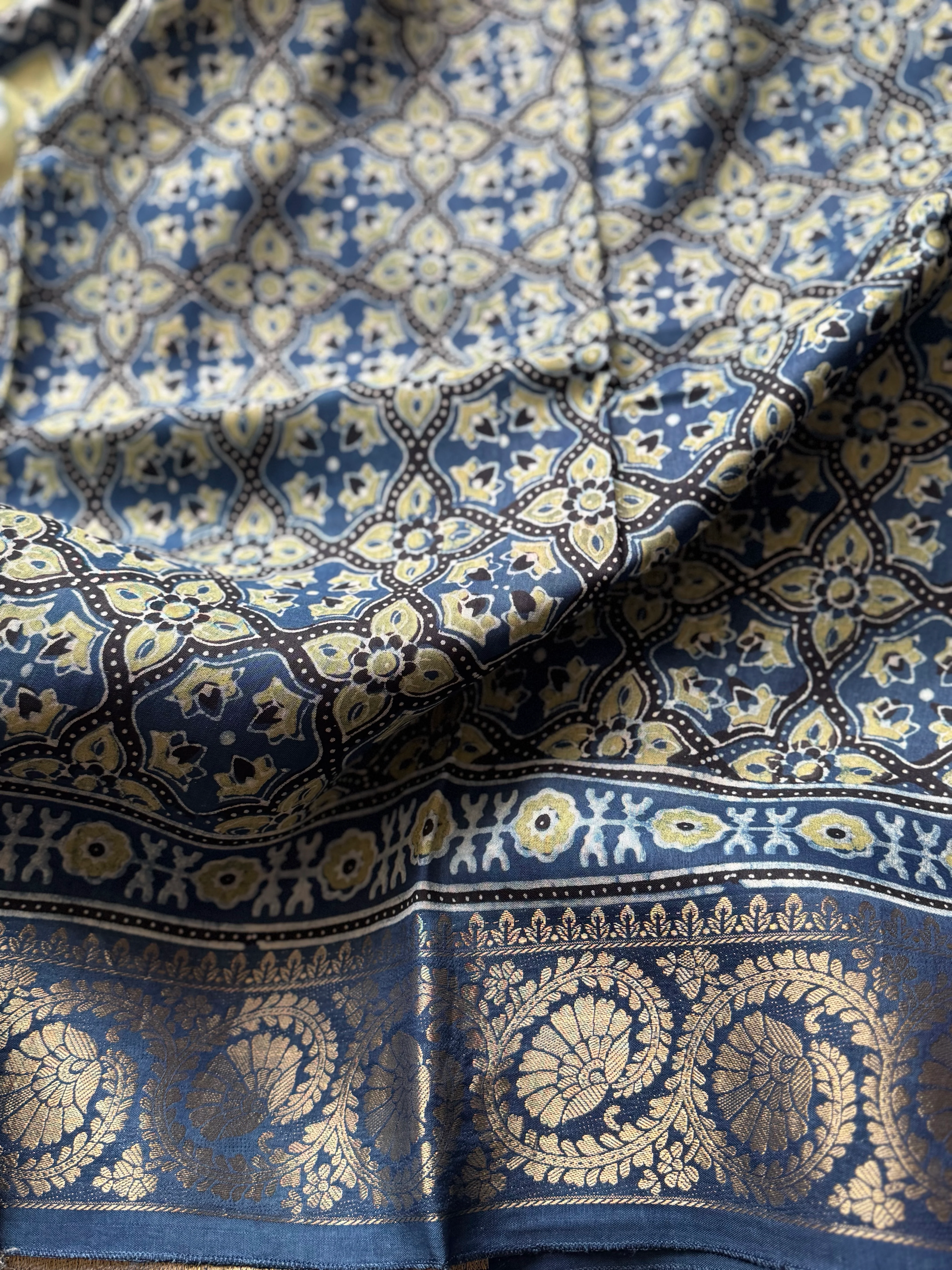 Dola Silk Zari Border Saree - Image 4