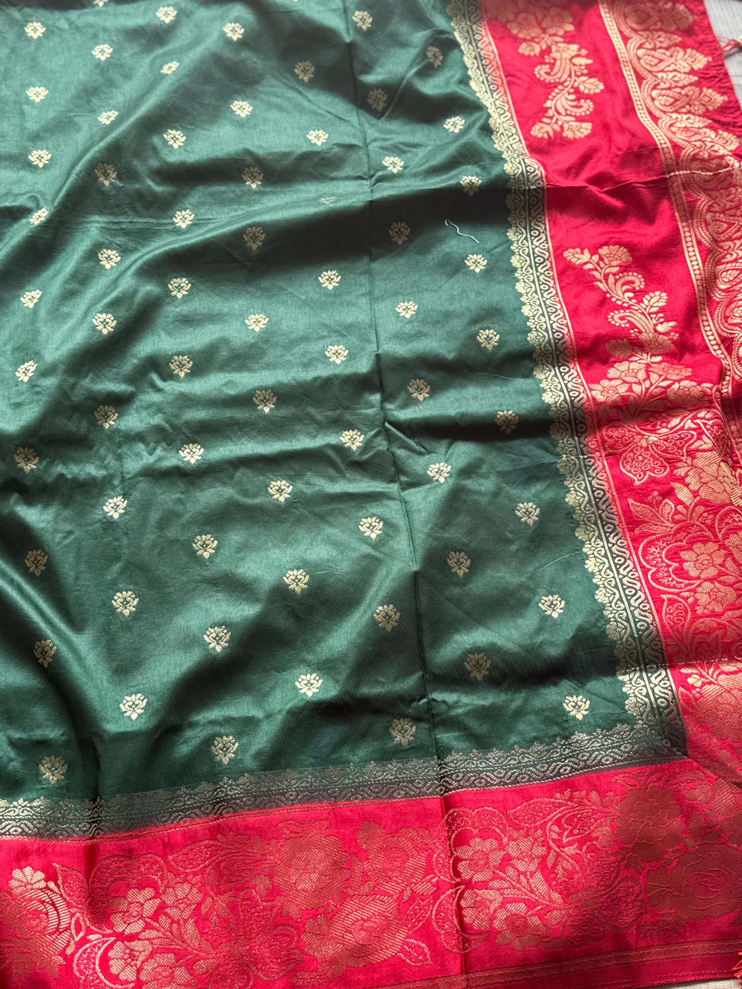 Green Banarasi Silk Saree with Zari Work and Contrasting Border - Image 3
