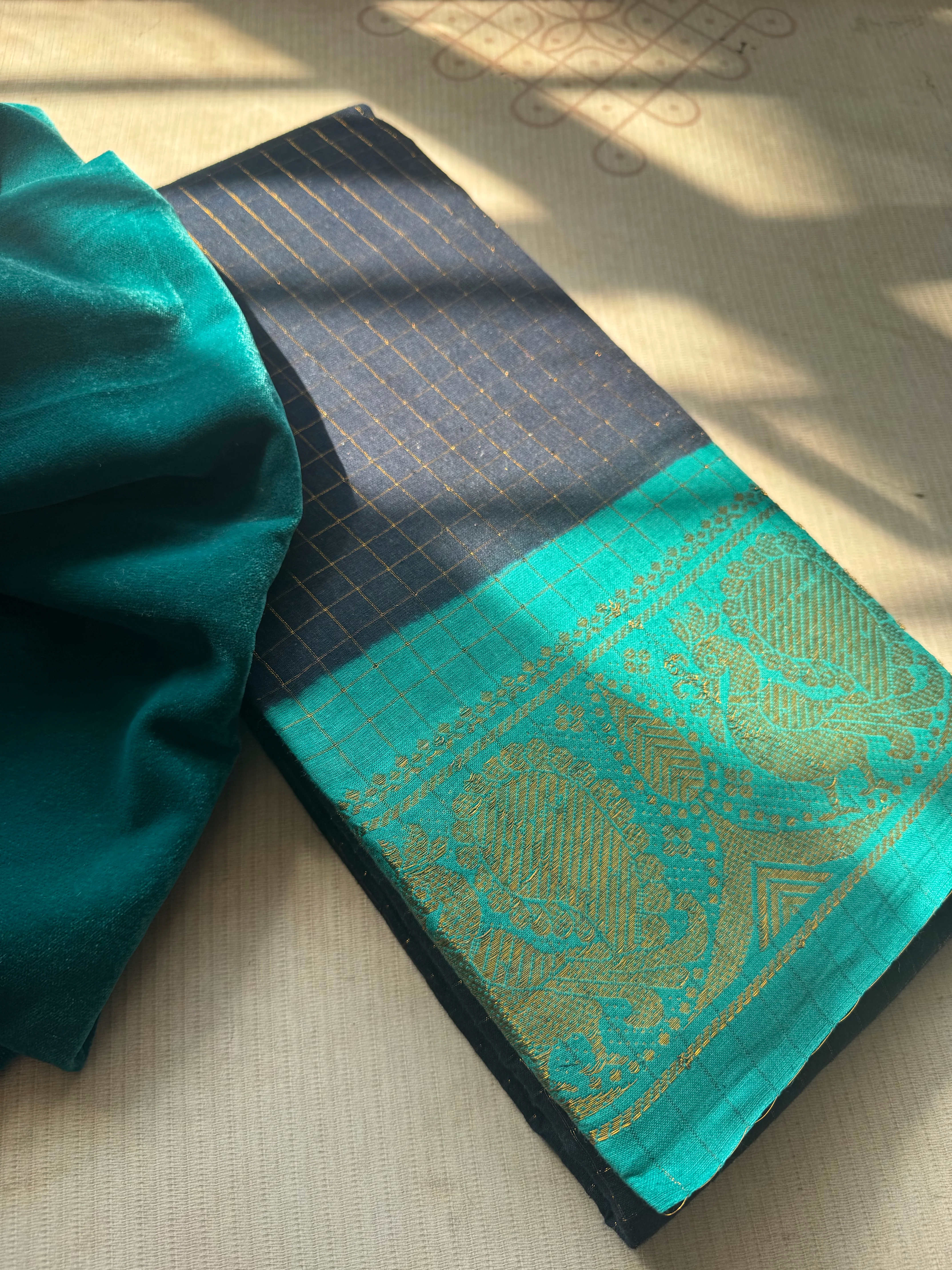 Nayanam – Zari Kattam Navy Sungudi Cotton Saree - Image 2