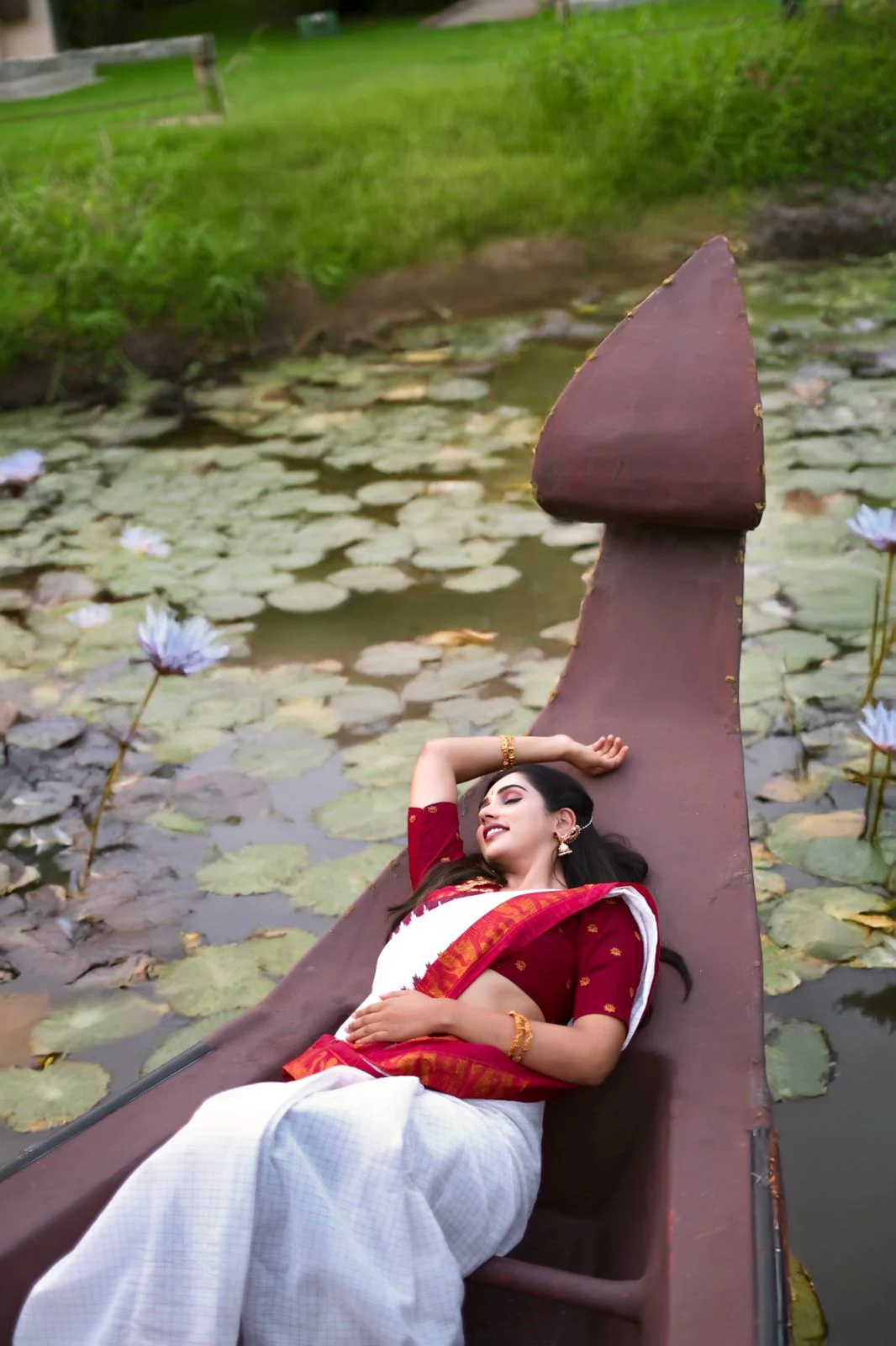 Rashmika - Zari Kattam - Image 5